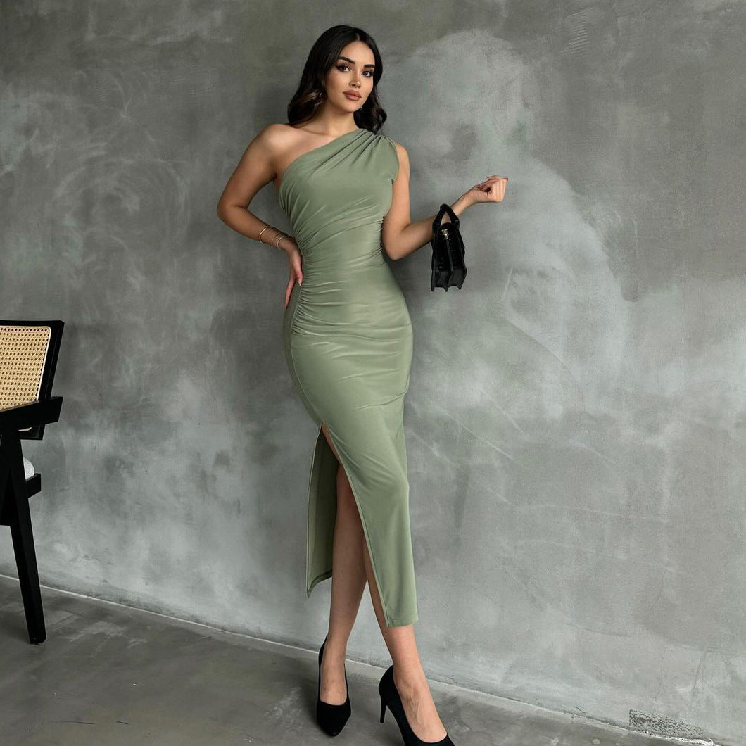 Nouvelle robe d’été ajustée sans manches et à épaules fendues