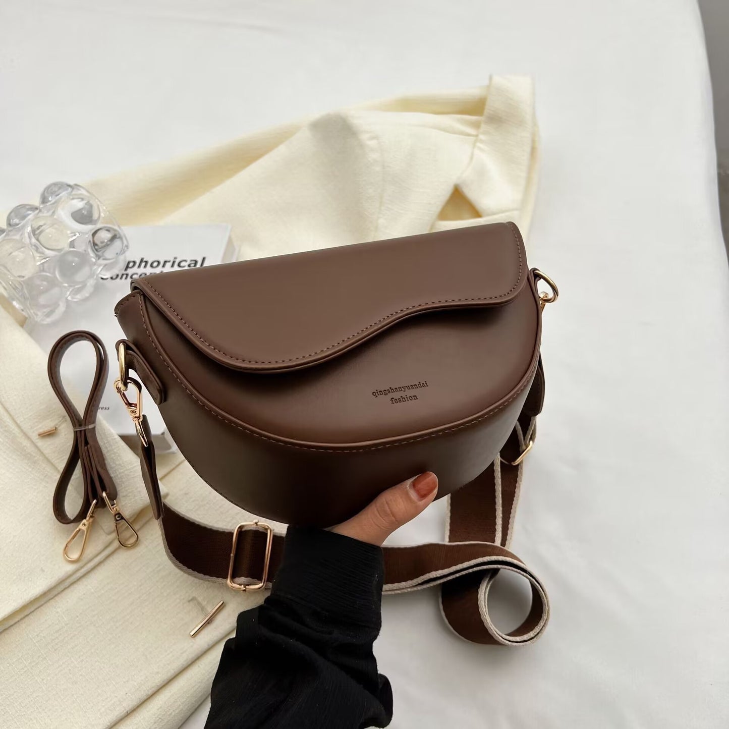 Sac messager à bandoulière rétro tendance pour femme