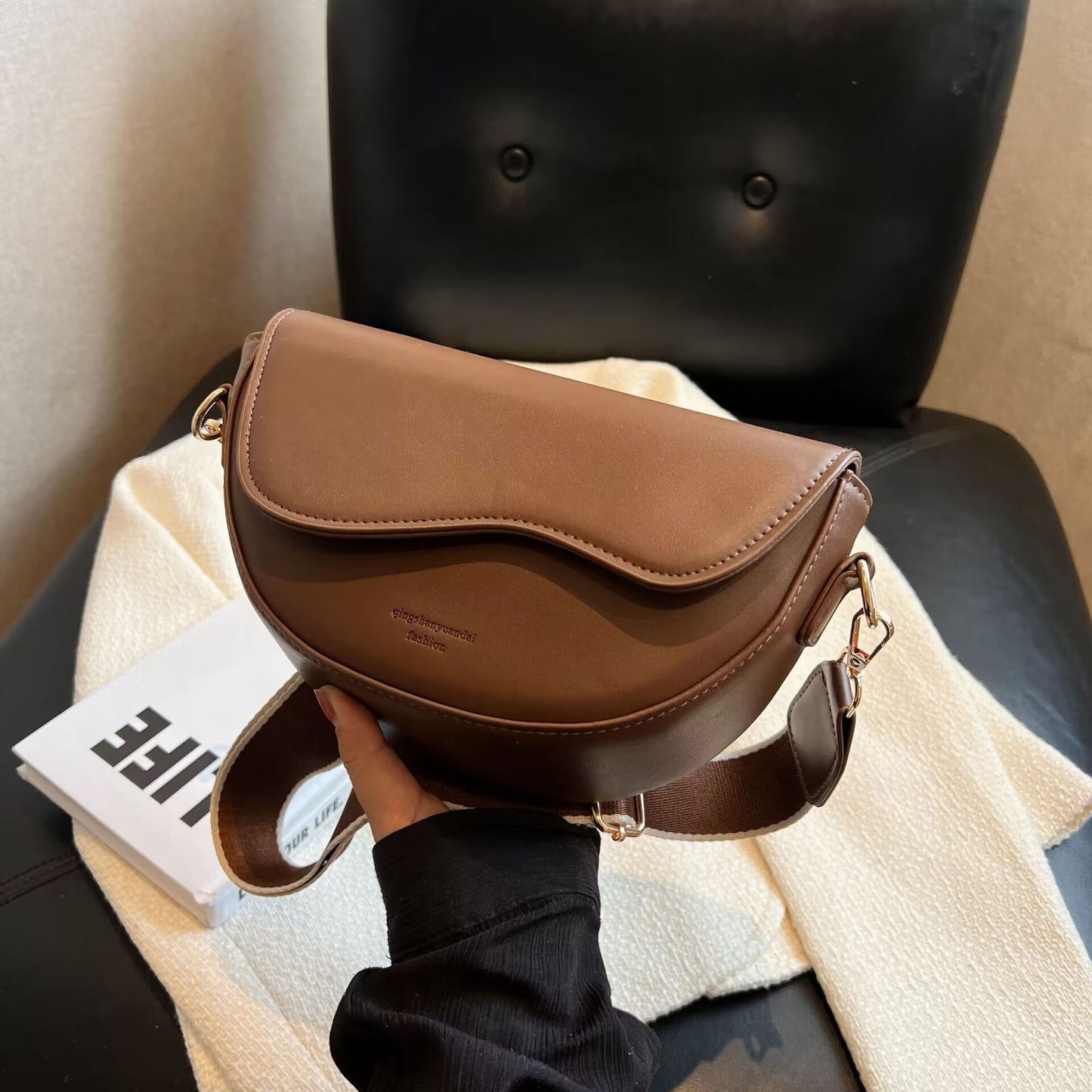 Sac messager à bandoulière rétro tendance pour femme